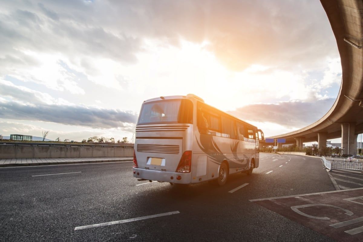 Qué es un autobús y en qué se diferencia de un autocar