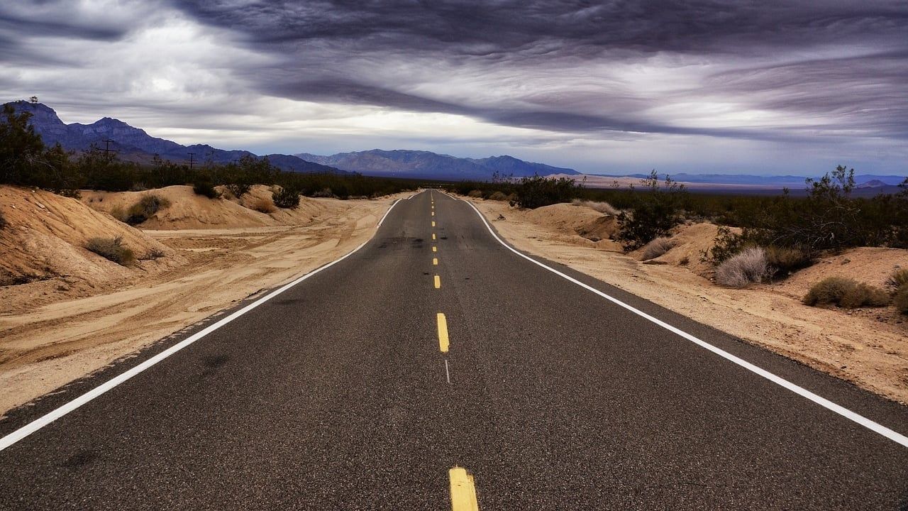 Qué es una carretera, qué elementos la forman y qué tipos hay