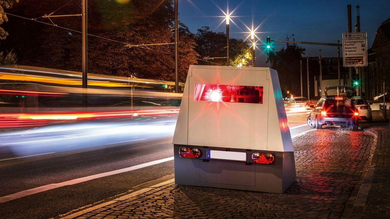 Qué es un radar-remolque y por qué permite multar a cualquier vehículo y en cualquier tramo de carretera