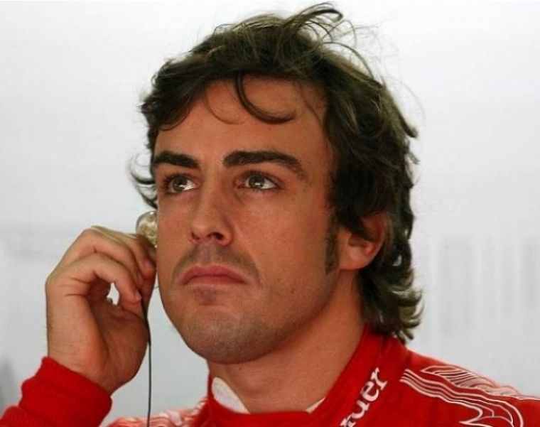 Alonso defiende a Hamilton por lo ocurrido en las calles de Melbourne