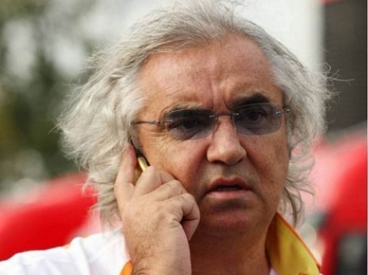 Briatore quiere un millón para recompensar su reputación dañada