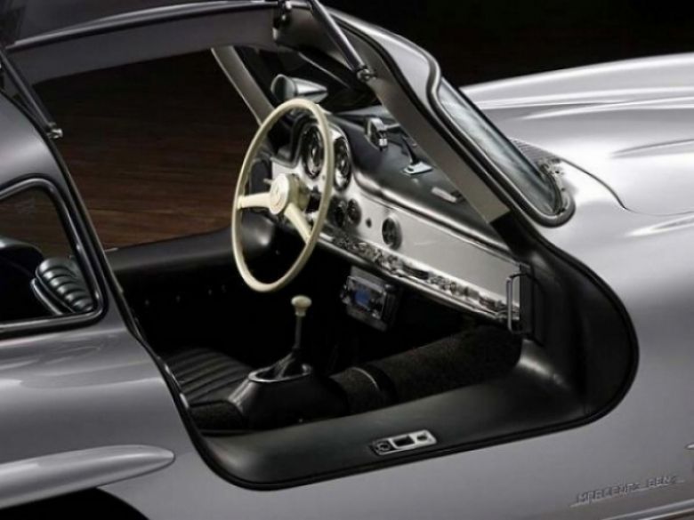 El Mercedes SL300 Gullwing vuelve a desplegar sus alas