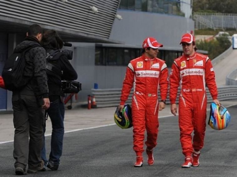 Ferrari se queda un día más en Jerez