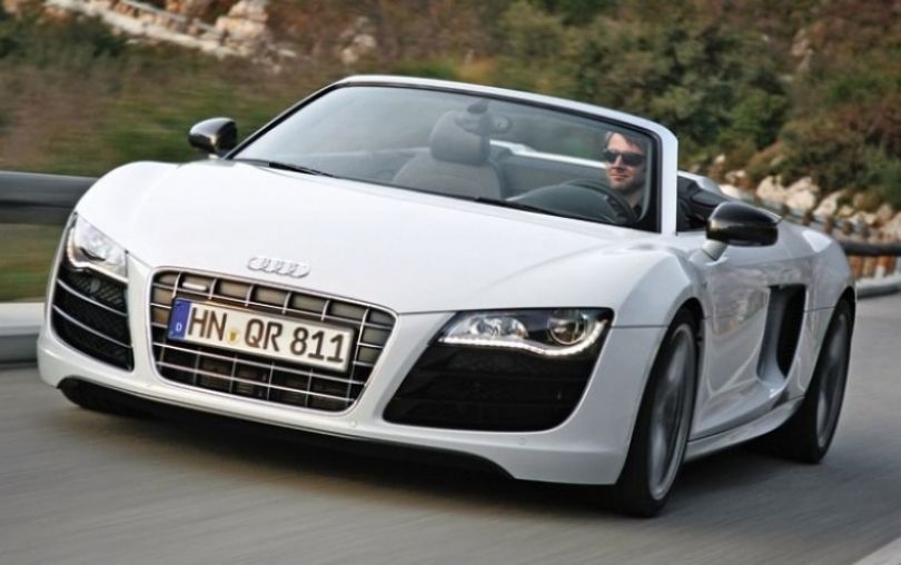 Iron Man 2 y su coche, un Audi R8 descapotable