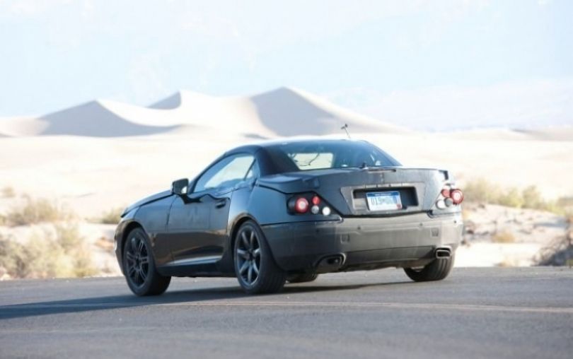 Mercedes Benz SLK 2012 y su techo electrónico en el desierto