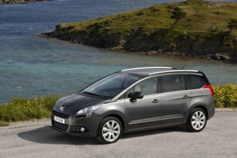 Peugeot 5008 Premium Pack a 26.800 euros. Simplemente sobresaliente