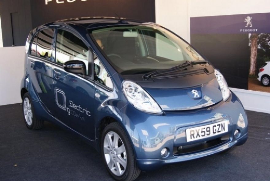 Stand de Peugeot en Salón Internacional del automóvil ecológico y de la movilidad sostenible Madrid 2010