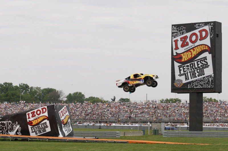 Un impresionante salto de 100 metros, nuevo récord de longitud en coche