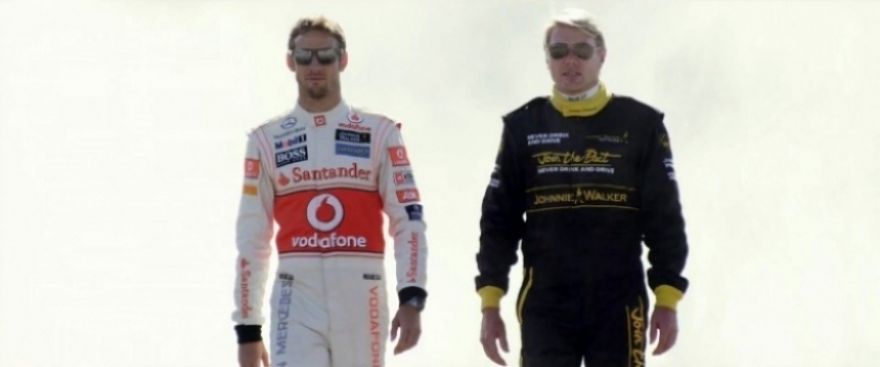 Jenson Button y Mika Hakkinen queman rueda