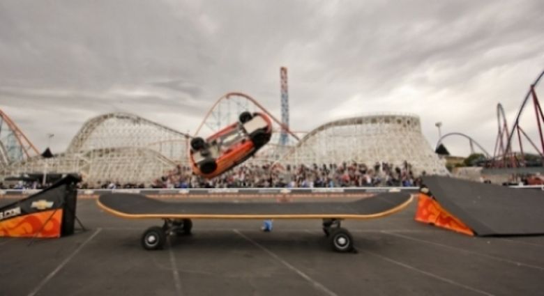 Haciendo acrobacias con un Chevrolet Aveo