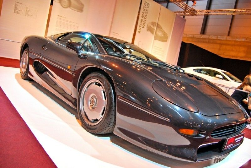 Jaguar XJ220