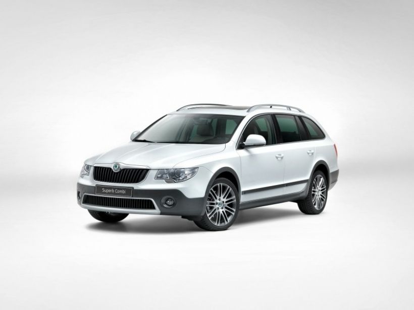 Skoda presenta el Superb Combi Outdoor: elegante, familiar y campero