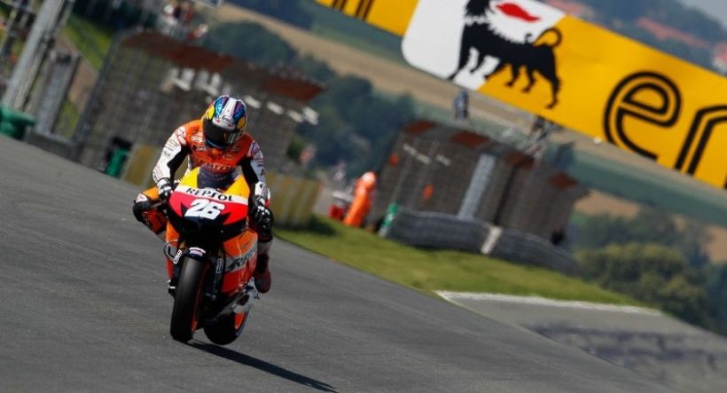 Pedrosa gana su primera carrera del año en Sachsenring, con Lorenzo segundo