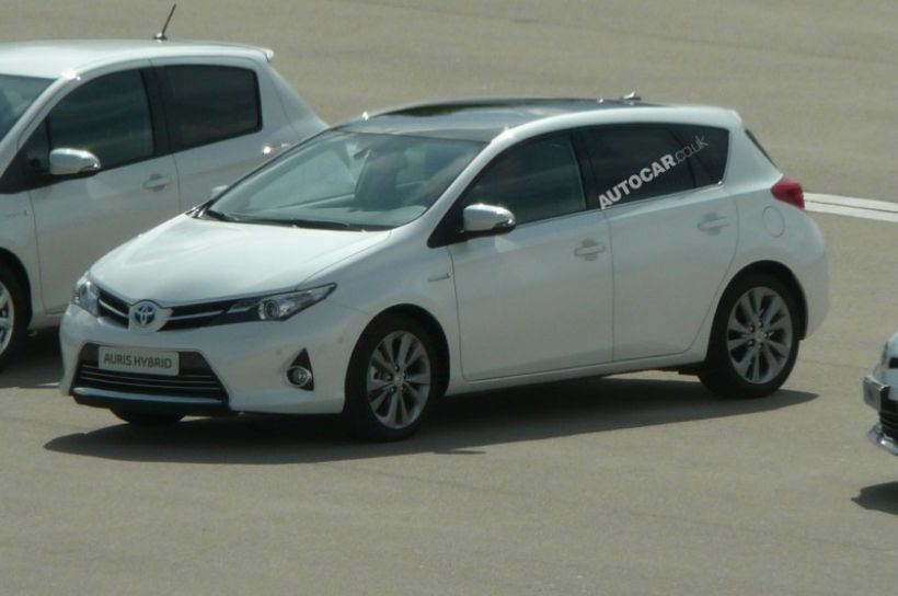 El Toyota Auris 2013 se deja ver por primera vez al desnudo