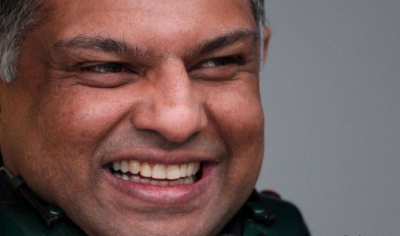 Oficial: Tony Fernandes deja de ser jefe de equipo