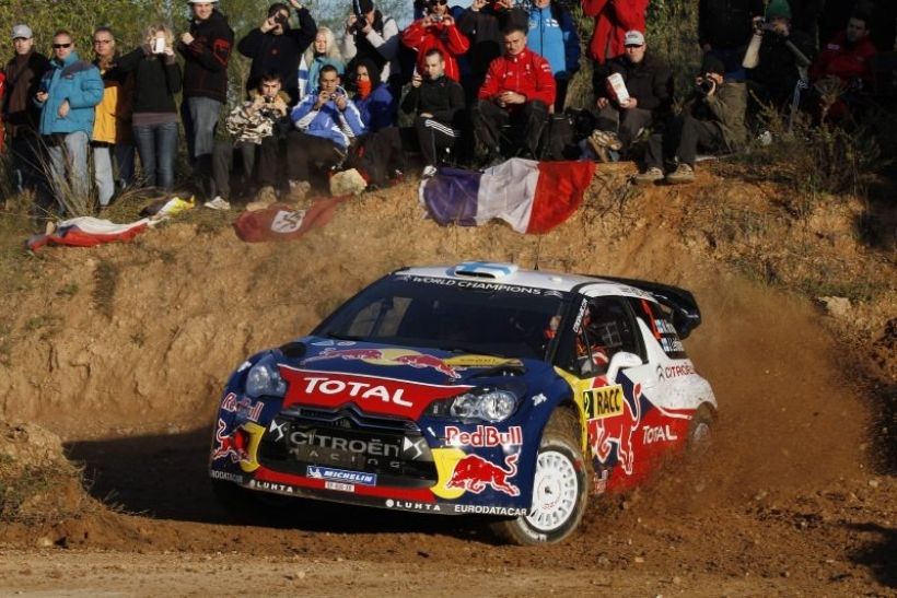 Loeb toma el mando sobre asfalto