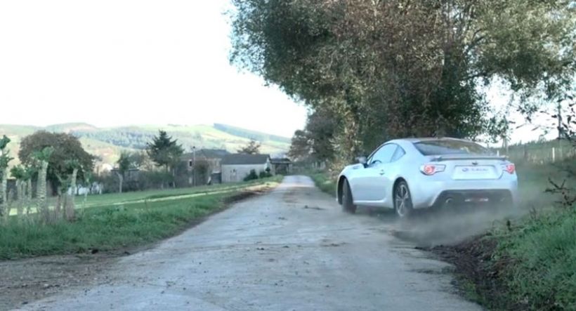 Gymkhana Subaru BRZ: la forma más rápida de ir a buscar la leche fresca