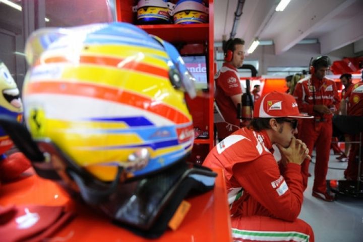 Fernando Alonso es cuarto y Vettel primero por la mañana