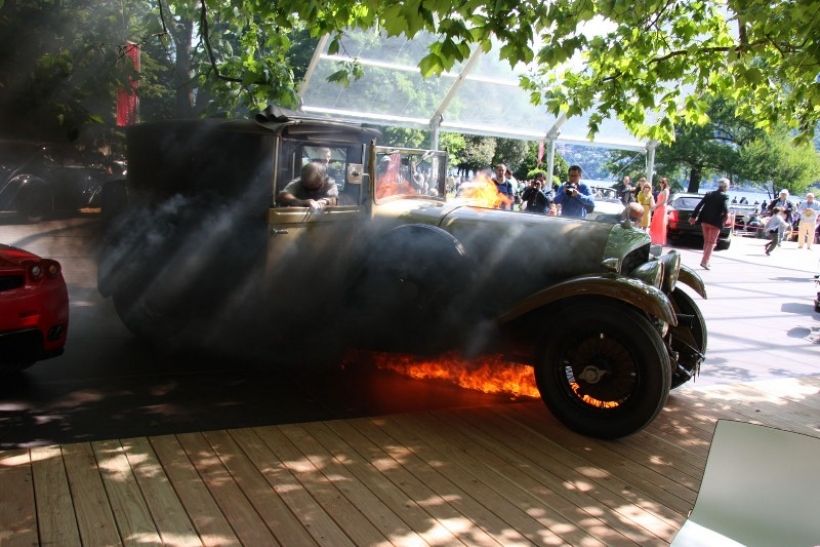 Un Ferrari Enzo se salva de la quema de milagro