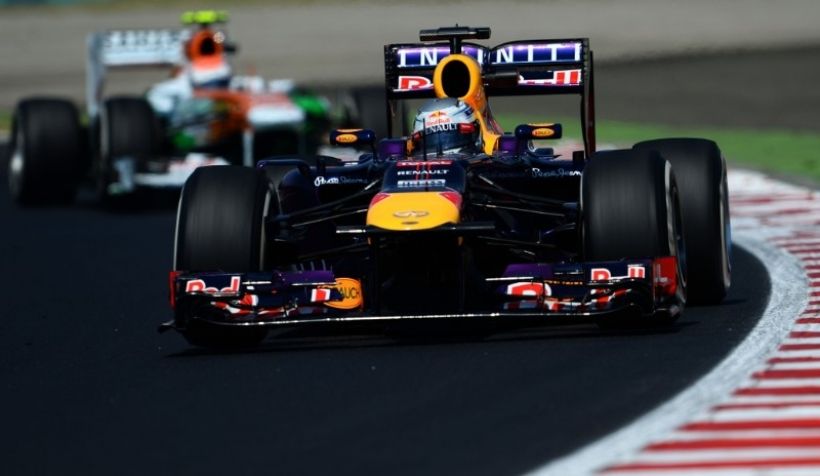 Vettel no cede y se lleva el mejor tiempo del viernes