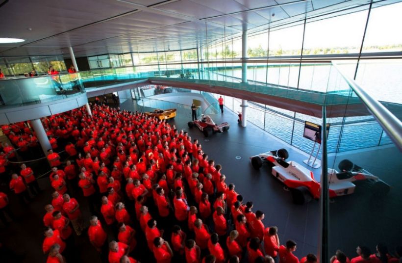 El Paddock de la Fórmula 1 felicita al equipo de Woking