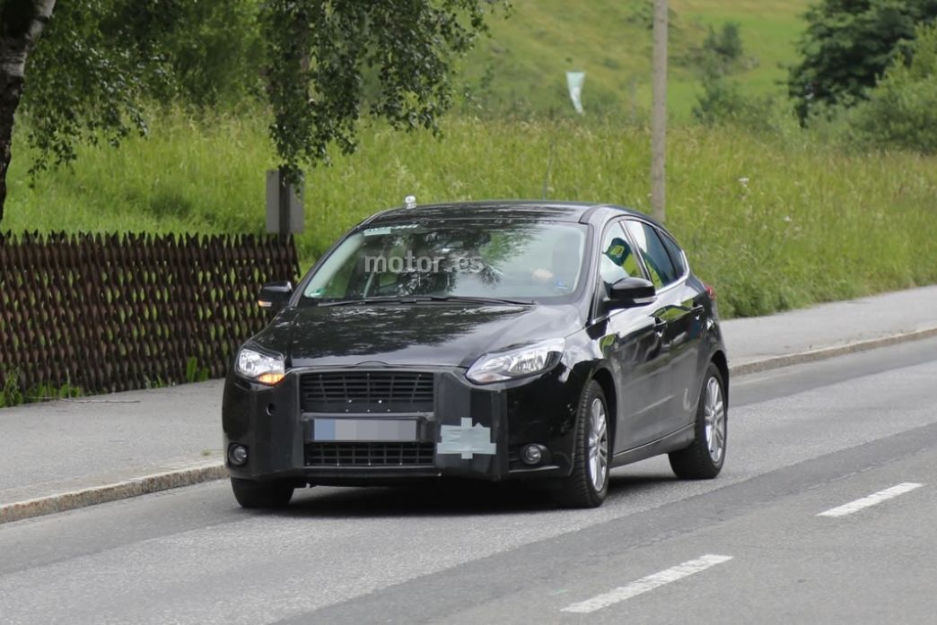 Ford Focus y Focus ST restyling 2014 se pasean por Nürburgring