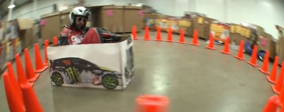 Ken Box Gymkhana, una parodia de Ken Block sobre un mini-kart