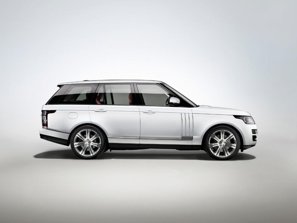 Range Rover L 2014, con batalla alargada y más espacio interior