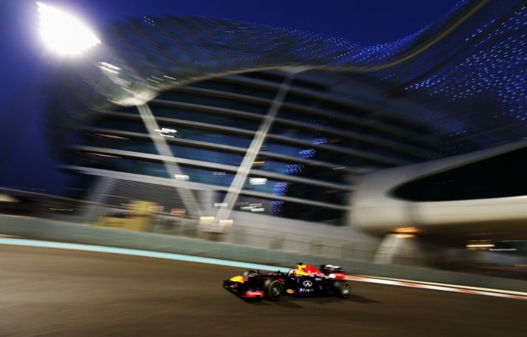 Vettel eclipsa a todos en Yas Marina