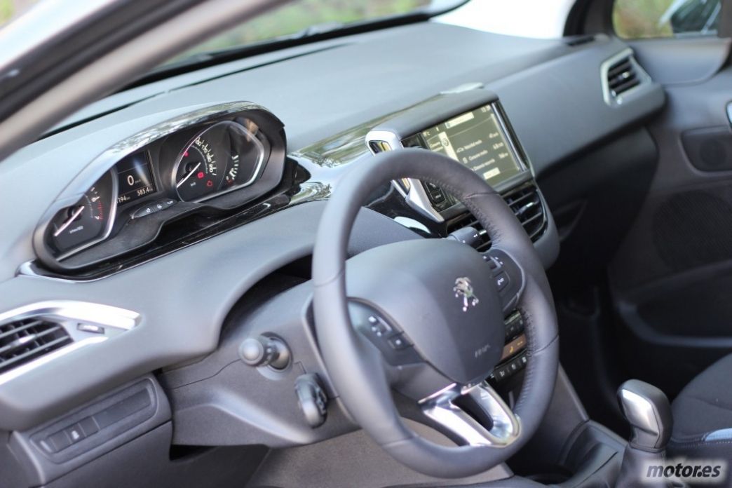 Peugeot 208 1.2 VTi, interior (III)