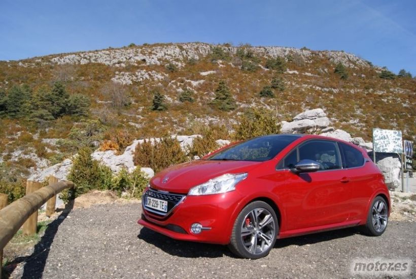 Un Peugeot 208 Cabriolet es tomado en consideración