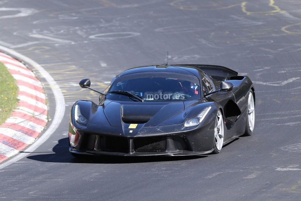 Ferrari LaFerrari XX, la bestia ya se entrena en Nürburgring