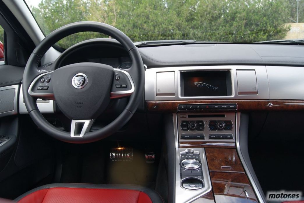 Jaguar XF Sportbrake 2.2D 200cv: Interior