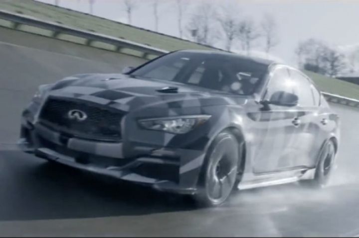 Sebastian Vettel pone a prueba en el Infiniti Q50 Eau Rouge en circuito