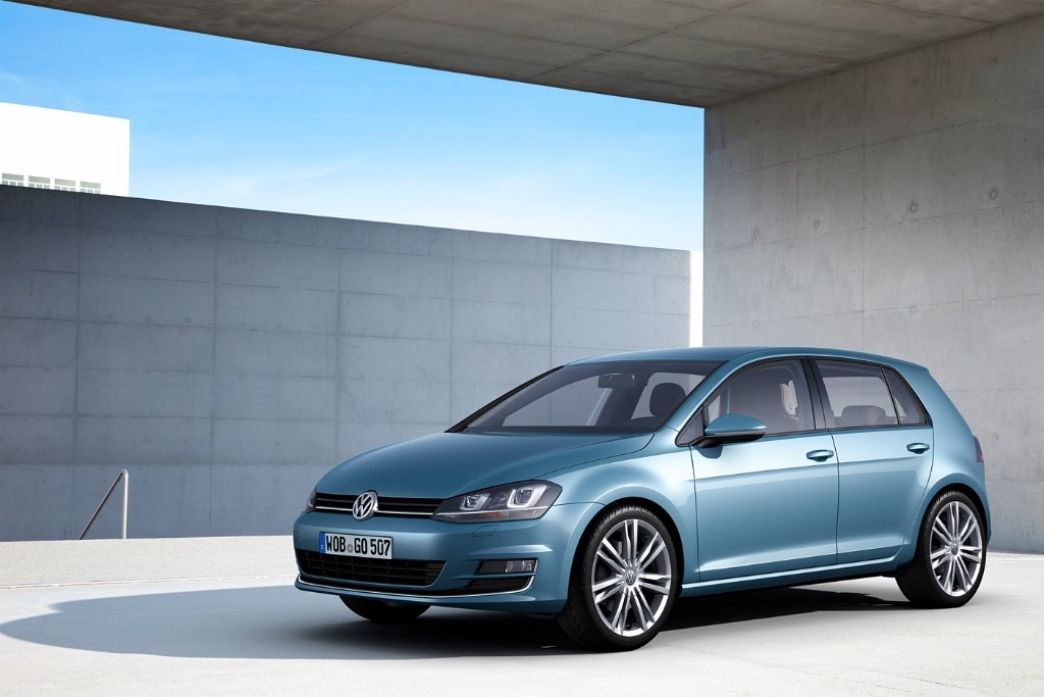 Noruega - Abril 2014: Golpe de autoridad del Volkswagen Golf