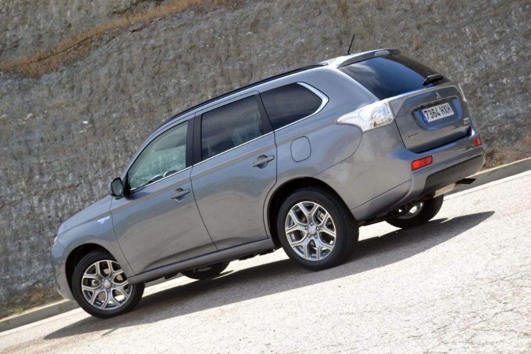 Mitsubishi Outlander PHEV (I): diseño exterior e interior