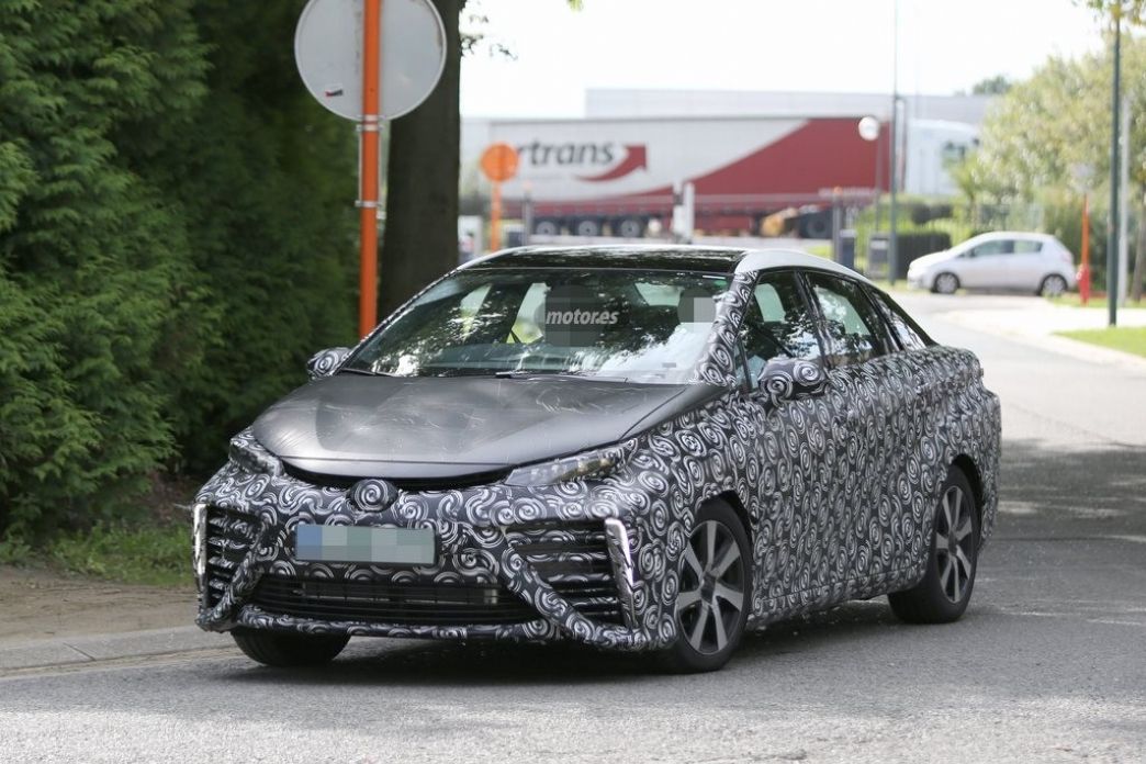 Toyota FCV 2015, fotos espía de la versión destinada a Europa