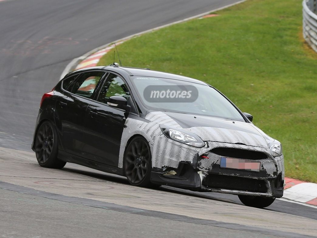 Ford Focus RS 2015, pillado casi al descubierto