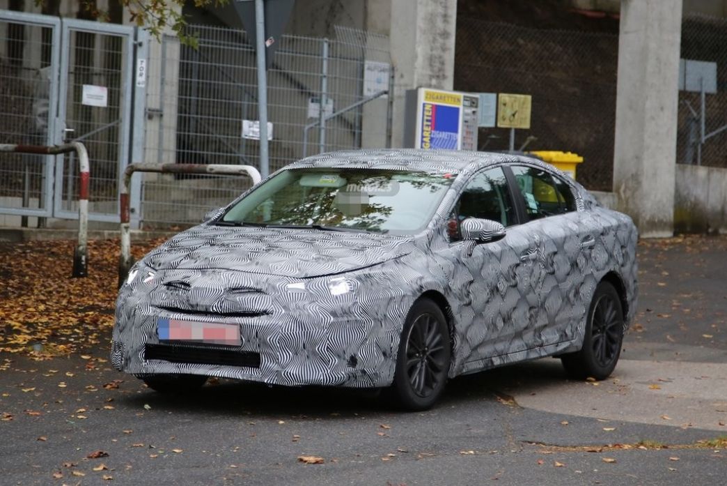 Toyota Avensis 2015, nuevas fotos espía de su próxima renovación