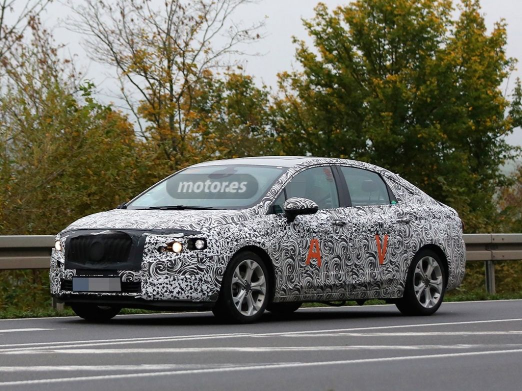 Buick Verano, descubierto en fase de pruebas en Alemania.