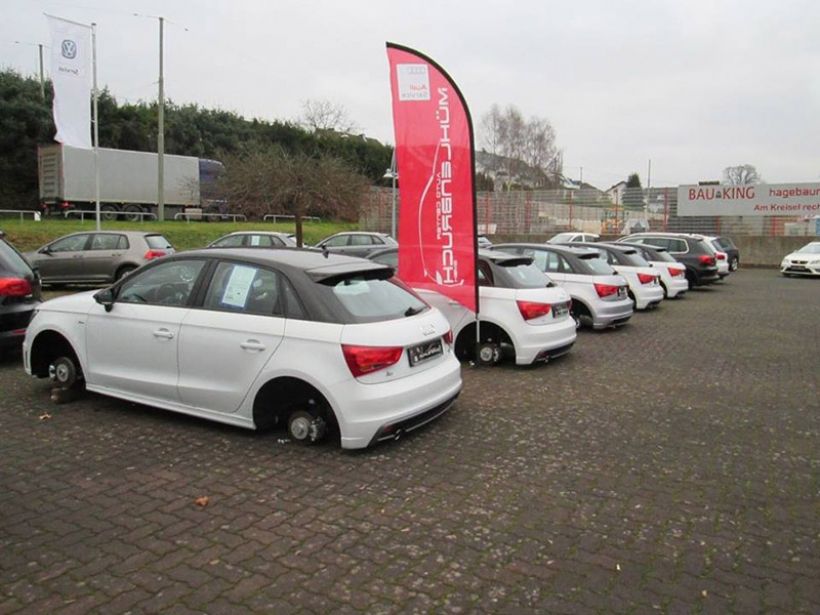 Entran en un concesionario de Audi-Volkswagen y roban todas las llantas