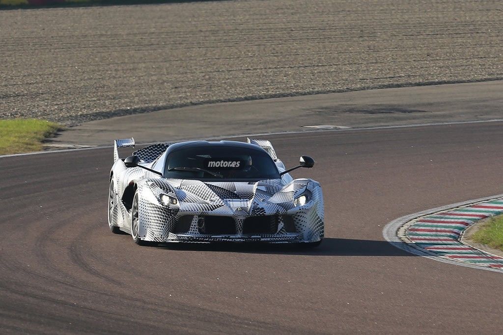 Ferrari LaFerrari XX, fotos espía rodando por el circuito de Fiorano