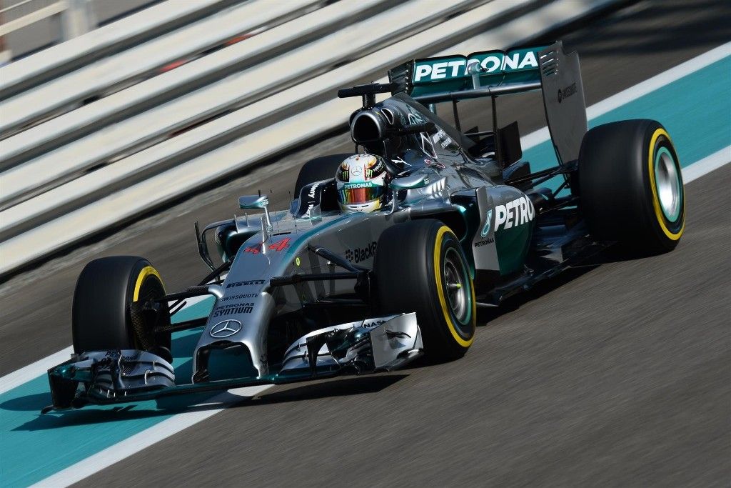 Hamilton golpea primero en los libres de Yas Marina