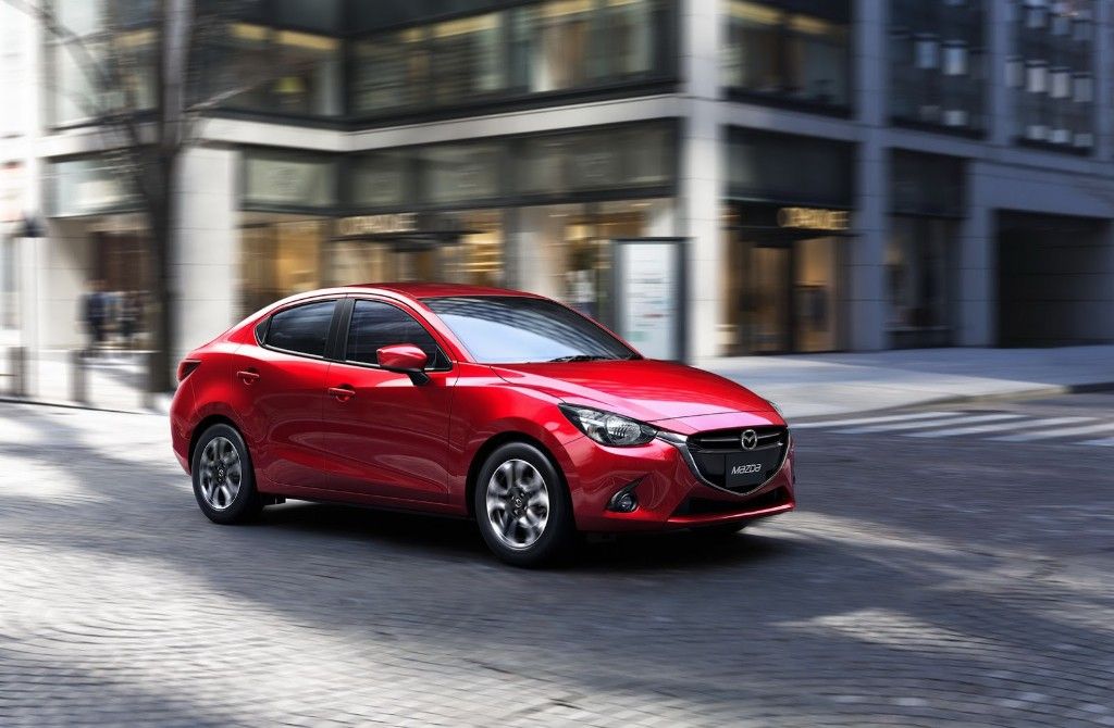 Primeras imágenes oficiales del Mazda 2 sedán que no veremos por aqui