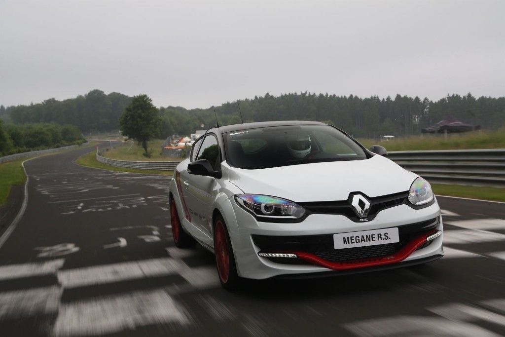 Renault Mégane R.S. 275 Trophy-R: Deportivo del Año 2014 según la revista Echappement