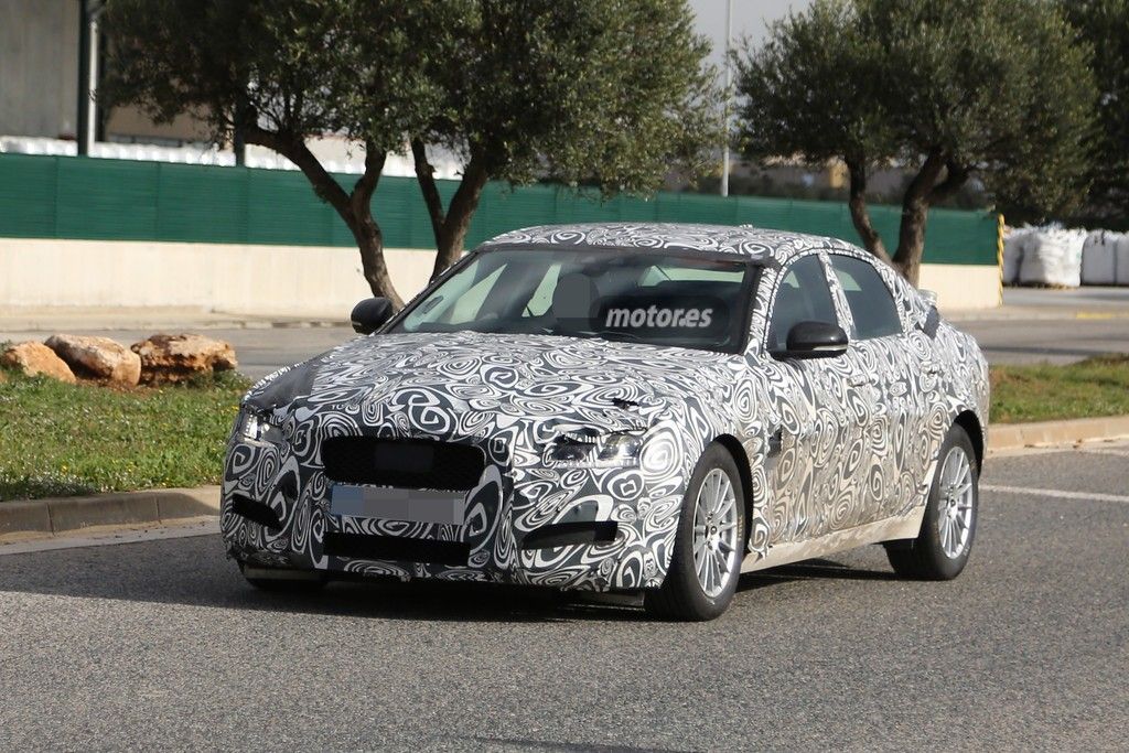 El Jaguar XF prosigue en su fase de pruebas