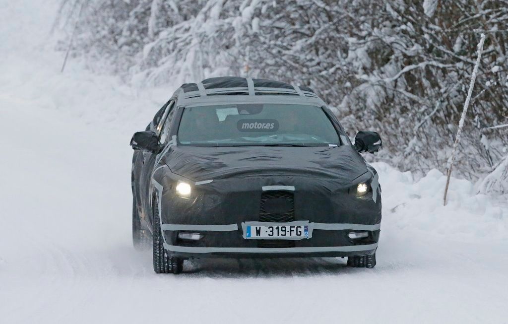 Infiniti Q30 2016, fotos espía en la nieve