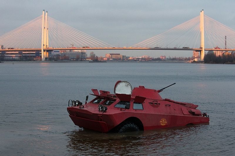 ¿Un vehículo militar blindado puede ser un taxi? En Rusia, sí