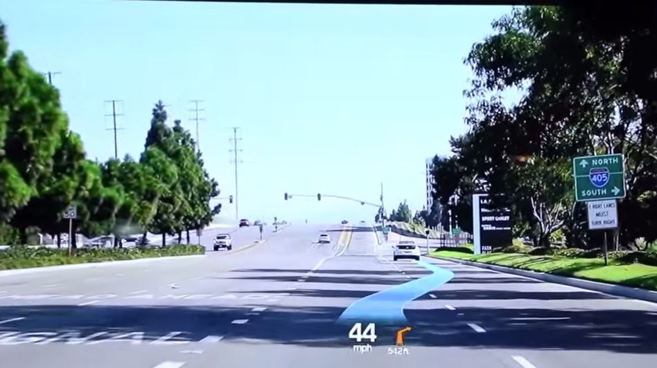 Así se ve el nuevo Head-Up Display de realidad aumentada del Hyundai Genesis