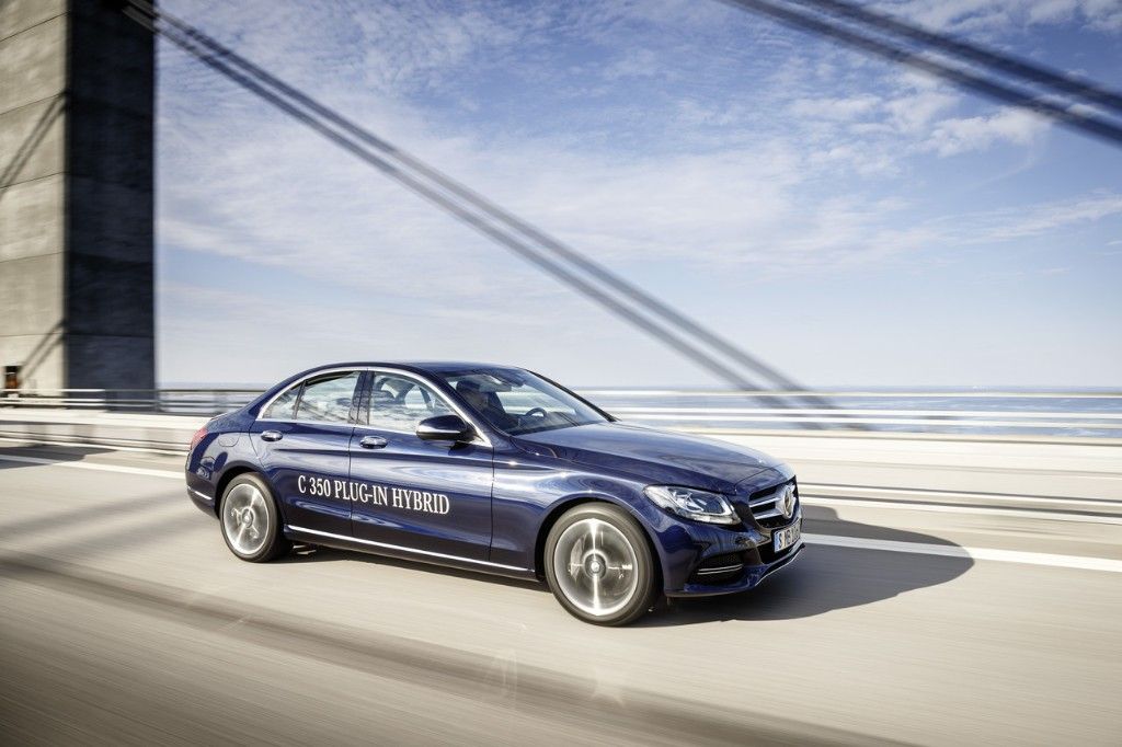 Mercedes C 350 PLUG-IN HYBRID, 279 CV y tan sólo 2,1 litros de consumo